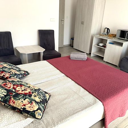 Pokoje Goscinne Kameralnie - Basen Z Podgrzewana Woda Jantar Exterior foto