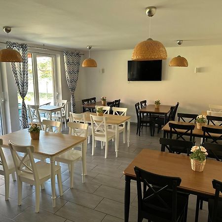 Pokoje Goscinne Kameralnie - Basen Z Podgrzewana Woda Jantar Exterior foto