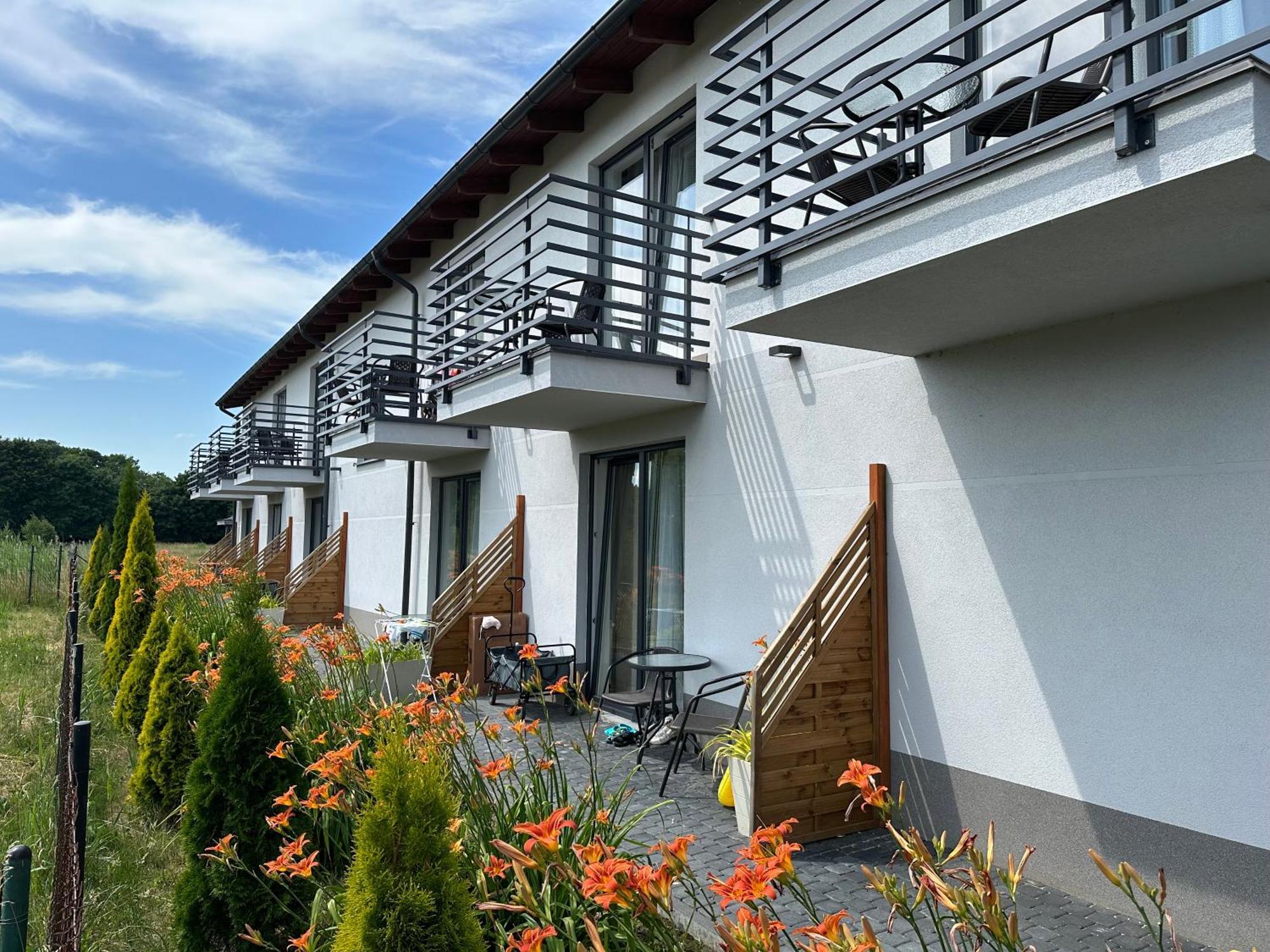 Pokoje Goscinne Kameralnie - Basen Z Podgrzewana Woda Jantar Exterior foto
