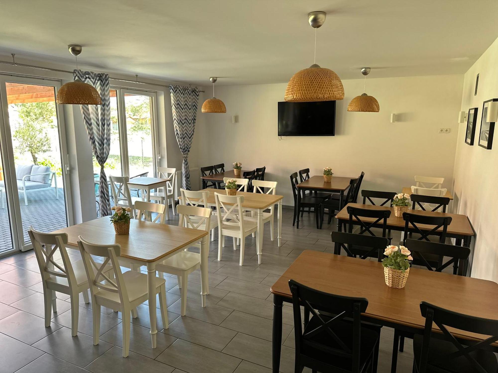 Pokoje Goscinne Kameralnie - Basen Z Podgrzewana Woda Jantar Exterior foto