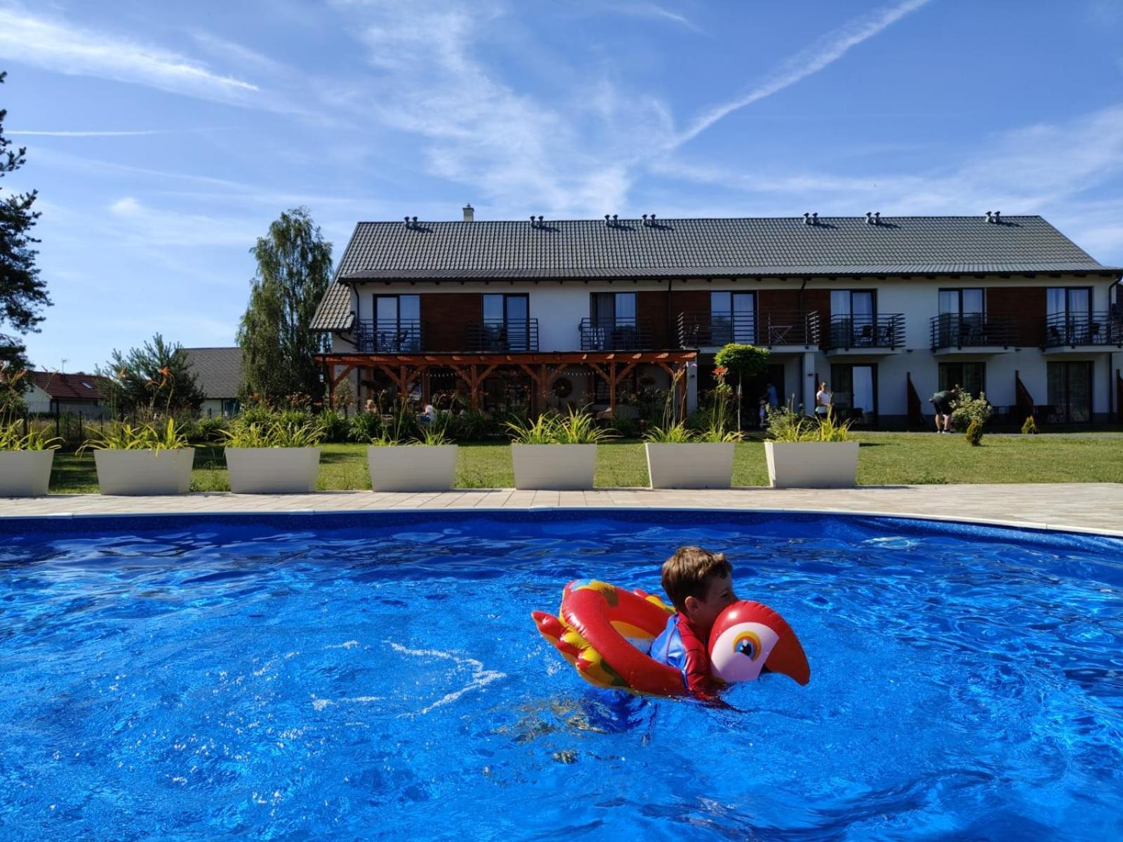 Pokoje Goscinne Kameralnie - Basen Z Podgrzewana Woda Jantar Exterior foto