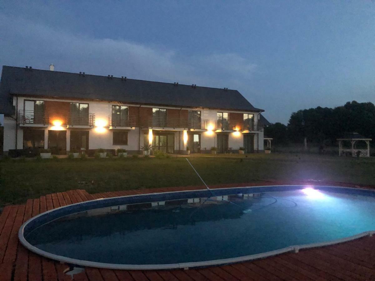 Pokoje Goscinne Kameralnie - Basen Z Podgrzewana Woda Jantar Exterior foto